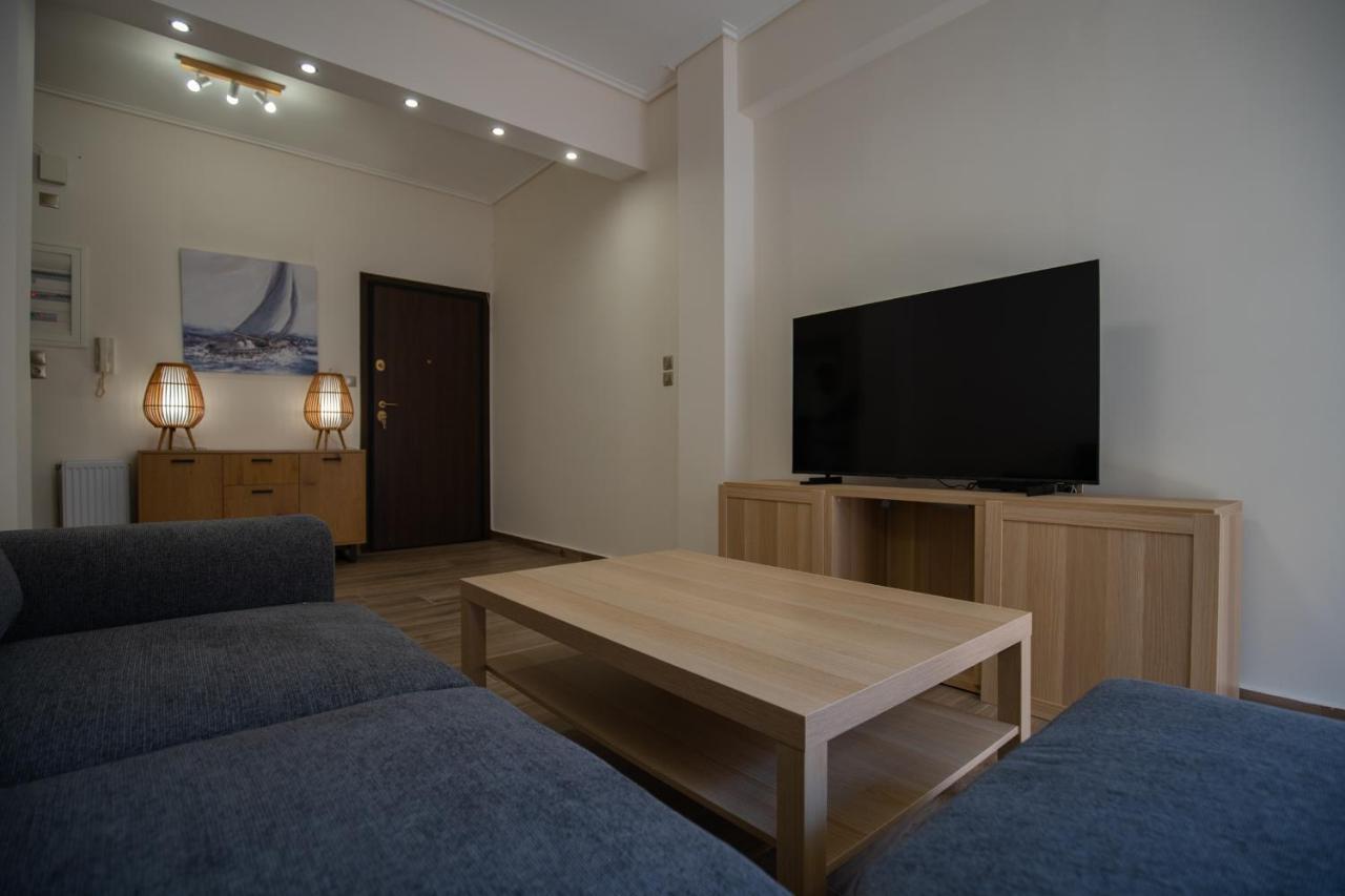 Max Blue Apartment, A Stay Like No Other Пирей Экстерьер фото