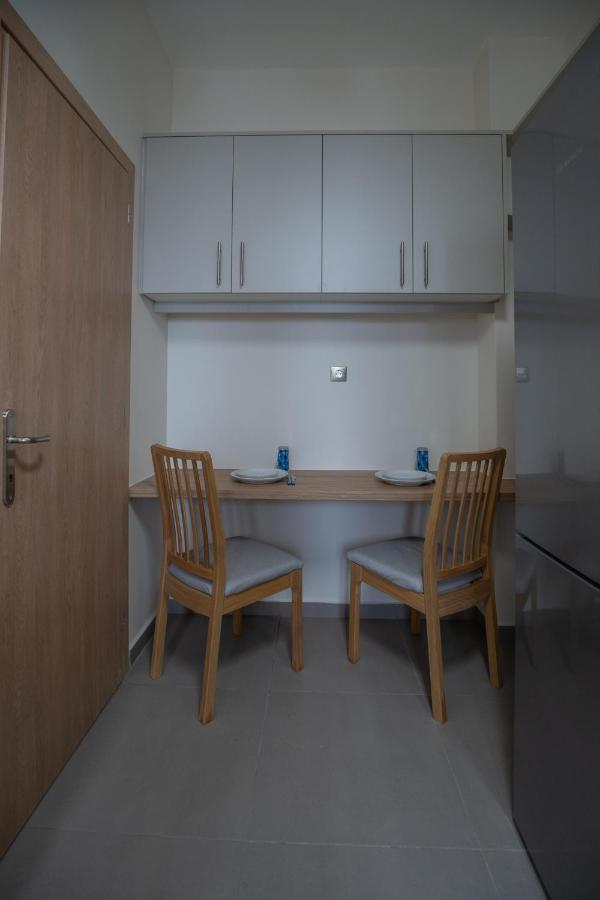 Max Blue Apartment, A Stay Like No Other Пирей Экстерьер фото