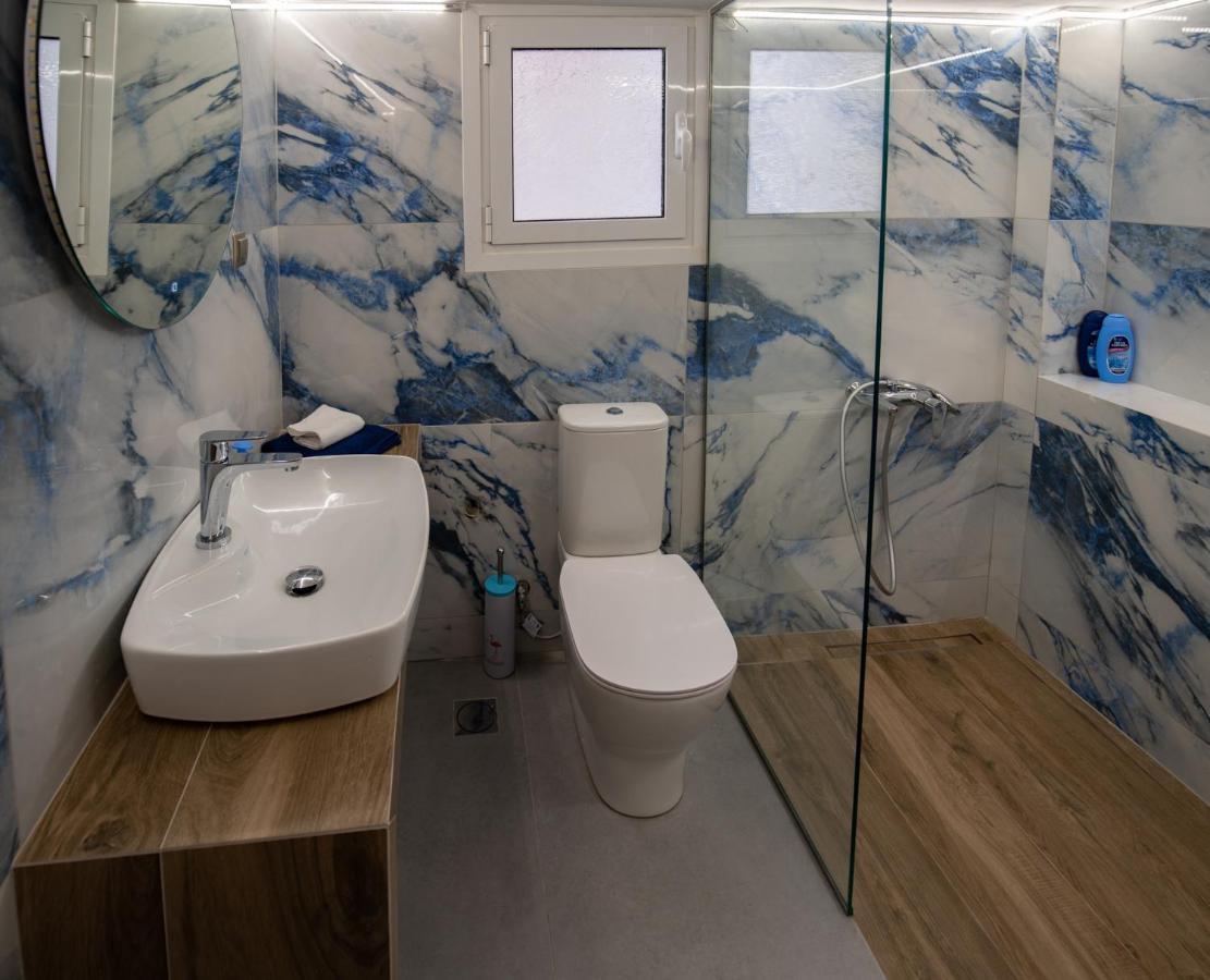 Max Blue Apartment, A Stay Like No Other Пирей Экстерьер фото